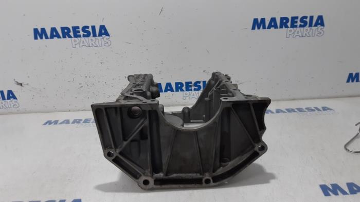 Usagé Couvercle carter Renault Clio IV Estate/Grandtour (7R) 0.9 Energy TCE 12V Prix € 49,99 Règlement à la marge proposé par Maresia Parts