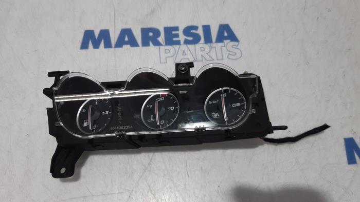 Begagnade Innerdisplay Alfa Romeo 159 (939AX) 1.8 TBI 16V Pris € 50,00 Marginaltabell erbjuds av Maresia Parts