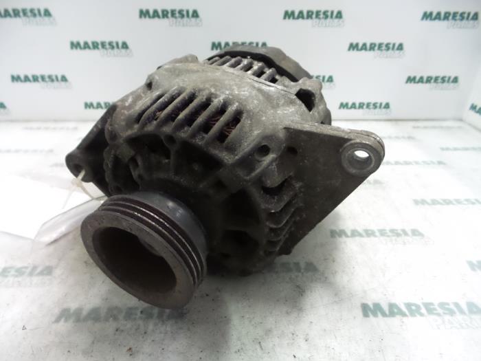 Begagnade Dynamo Renault Clio II (BB/CB) 1.4 Pris € 50,00 Marginaltabell erbjuds av Maresia Parts