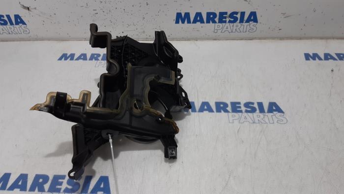 Usagé Couvercle de distribution Peugeot 3008 I (0U/HU) 2.0 HYbrid4 16V Prix € 40,00 Règlement à la marge proposé par Maresia Parts