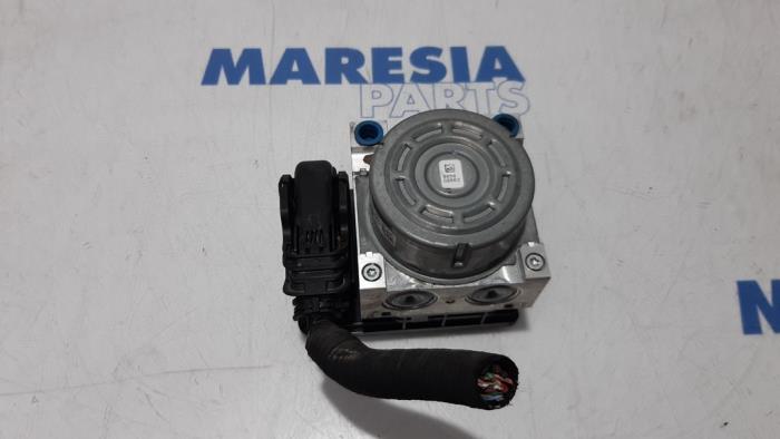 Begagnade ABS-pump Renault Talisman (RFDL) 1.6 Energy TCe 150 EDC Pris € 315,00 Marginaltabell erbjuds av Maresia Parts