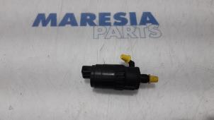 Used Windscreen washer pump Alfa Romeo 159 (939AX) 1.8 TBI 16V Price € 25,00 Margin scheme offered by Maresia Parts