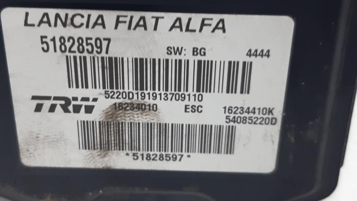 ABS Pumpe van een Alfa Romeo 159 (939AX) 1.8 TBI 16V 2009
