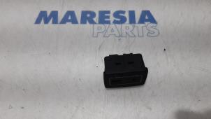 Gebrauchte AUX / USB-Anschluss Citroen Jumper (U9) 2.2 HDi 130 Preis € 36,30 Mit Mehrwertsteuer angeboten von Maresia Parts