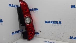 Usagé Feu arrière droit Fiat Doblo Cargo (263) 1.3 MJ 16V DPF Euro 5 Prix € 40,00 Règlement à la marge proposé par Maresia Parts