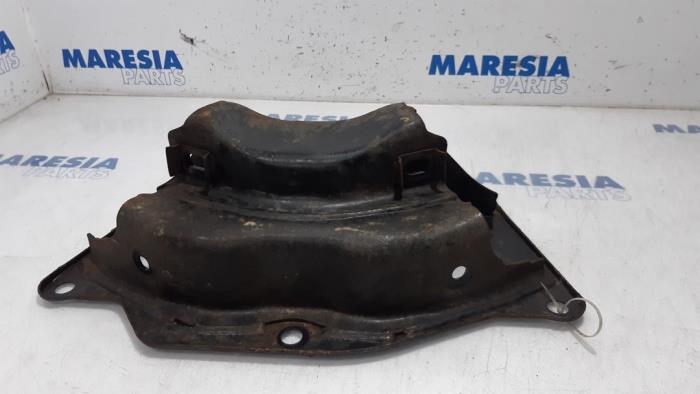 Begagnade Underram Fiat Doblo Cargo (263) 1.3 MJ 16V DPF Euro 5 Pris € 90,75 Inklusive moms erbjuds av Maresia Parts