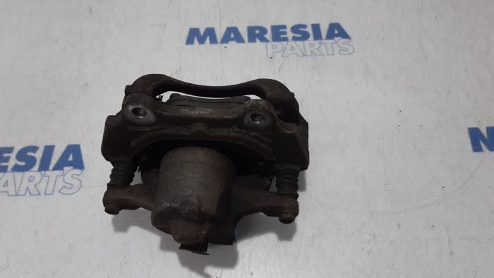 Front brake calliper, left from a Fiat Doblo Cargo (263) 1.3 MJ 16V DPF Euro 5 2013