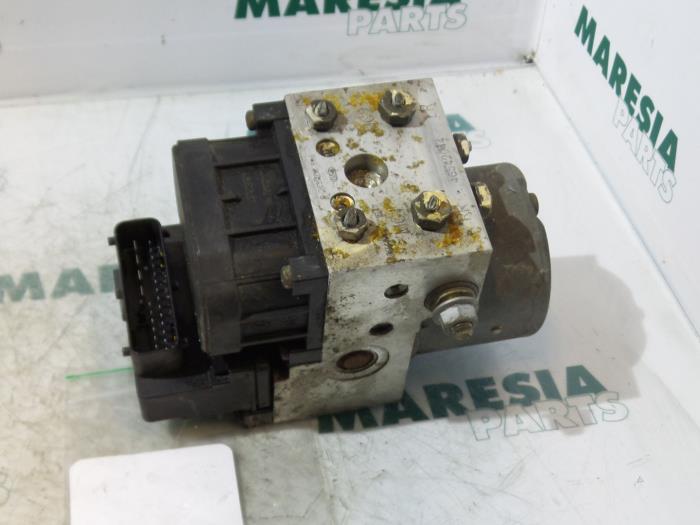 Usagé Bloc ABS Alfa Romeo 145 (930A) 2.0 Twin Spark 16V QV Prix € 75,00 Règlement à la marge proposé par Maresia Parts