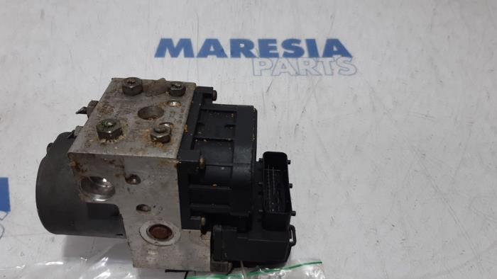 Usagé Bloc ABS Fiat Punto II (188) 1.9 JTD 80 ELX 3-Drs. Prix € 40,00 Règlement à la marge proposé par Maresia Parts
