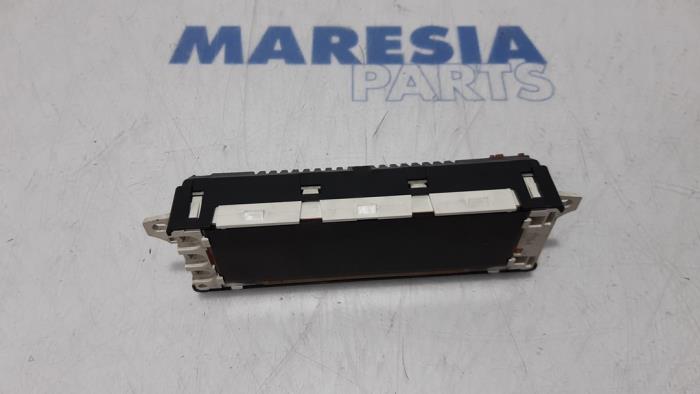 Begagnade Innerdisplay Peugeot Partner (GC/GF/GG/GJ/GK) 1.6 HDI 75 16V Pris € 36,30 Inklusive moms erbjuds av Maresia Parts