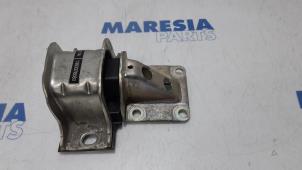 Używane Wspornik skrzyni biegów Citroen Jumper (U9) 2.2 HDi 130 Cena € 48,40 Z VAT oferowane przez Maresia Parts