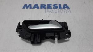 Używane Uchwyt drzwi prawych tylnych wersja 4-drzwiowa Peugeot 308 (L3/L8/LB/LH/LP) 1.6 BlueHDi 100 Cena € 15,00 Procedura marży oferowane przez Maresia Parts