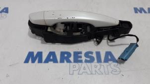 Used Rear door handle 4-door, right Citroen DS5 (KD/KF) 2.0 HDiF 160 16V Price € 40,00 Margin scheme offered by Maresia Parts