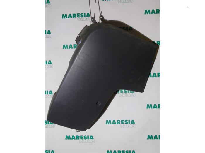 Rear bumper component, left from a Renault Trafic New (FL) 1.9 dCi 100 16V 2002