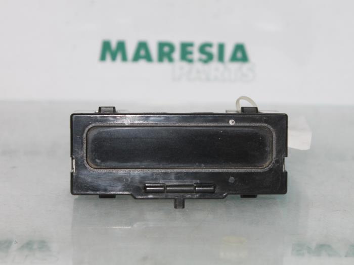 Begagnade Innerdisplay Renault Trafic New (FL) 1.9 dCi 100 16V Pris € 30,25 Inklusive moms erbjuds av Maresia Parts