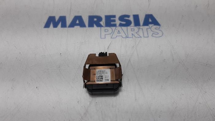 Begagnade Regnsensor Citroen DS5 (KD/KF) 2.0 HDiF 160 16V Pris € 20,00 Marginaltabell erbjuds av Maresia Parts