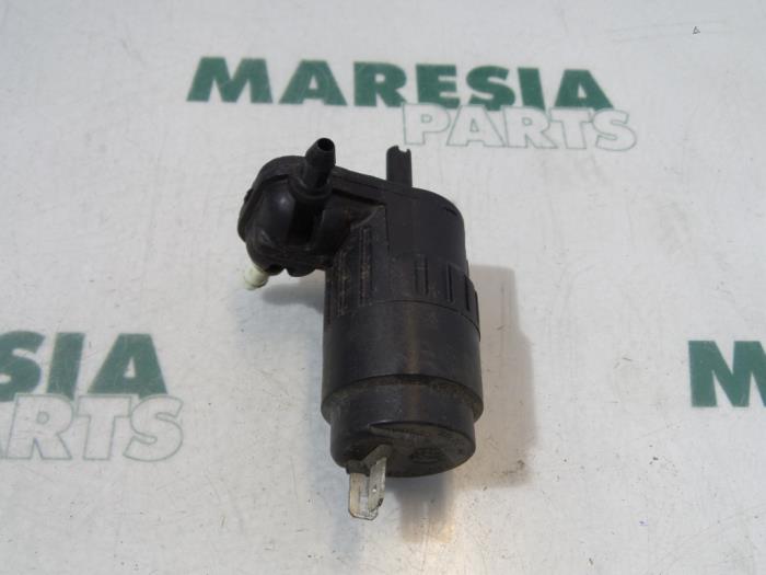 Używane Pompa spryskiwacza przód Fiat Panda (169) 1.1 Fire Cena € 10,00 Procedura marży oferowane przez Maresia Parts