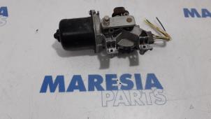 Used Front wiper motor Renault Clio IV Estate/Grandtour (7R) 0.9 Energy TCE 12V Price € 75,00 Margin scheme offered by Maresia Parts