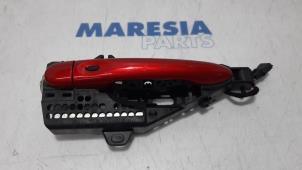 Used Front door handle 4-door, right Renault Clio IV Estate/Grandtour (7R) 0.9 Energy TCE 12V Price € 25,00 Margin scheme offered by Maresia Parts