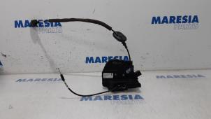 Used Front door lock mechanism 4-door, right Renault Clio IV Estate/Grandtour (7R) 0.9 Energy TCE 12V Price € 35,00 Margin scheme offered by Maresia Parts