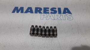 Used Tappet Peugeot 308 SW (L4/L9/LC/LJ/LR) 1.6 BlueHDi 120 Price € 25,00 Margin scheme offered by Maresia Parts