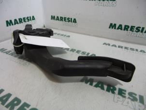 Used Throttle pedal position sensor Peugeot 307 SW (3H) 1.6 HDiF 110 16V Price € 60,00 Margin scheme offered by Maresia Parts