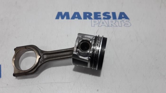 Usagé Piston Citroen Berlingo 1.6 Hdi 75 Prix € 60,50 Prix TTC proposé par Maresia Parts