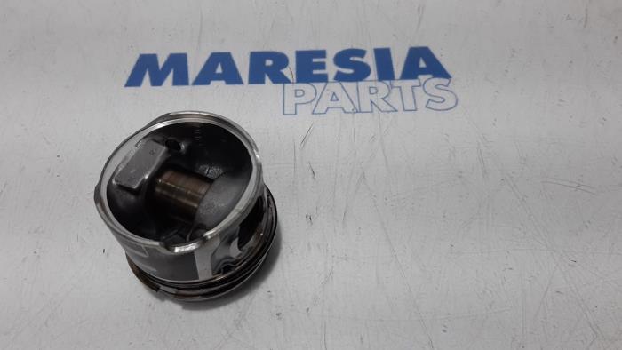 Usagé Piston Citroen Berlingo 1.6 Hdi 75 Prix € 42,35 Prix TTC proposé par Maresia Parts