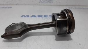 Kolben van een Peugeot 3008 I (0U/HU) 1.6 16V THP 150 2009