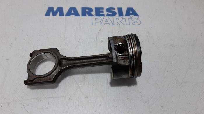 Usados Pistón Peugeot 3008 I (0U/HU) 1.6 16V THP 150 Precio € 50,00 Norma de margen ofrecido por Maresia Parts
