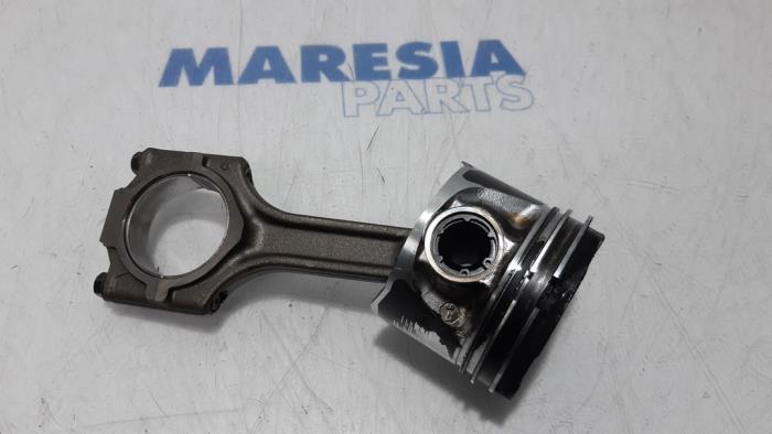 Usados Pistón Lancia Delta (844) 1.6 D Multijet 16V 120 Precio € 75,00 Norma de margen ofrecido por Maresia Parts