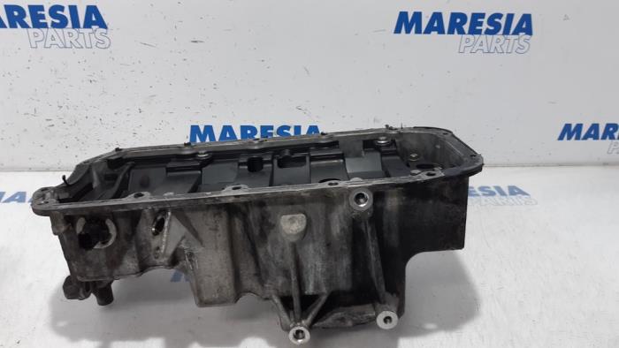 Usagé Couvercle carter Lancia Delta (844) 1.6 D Multijet 16V 120 Prix € 125,00 Règlement à la marge proposé par Maresia Parts