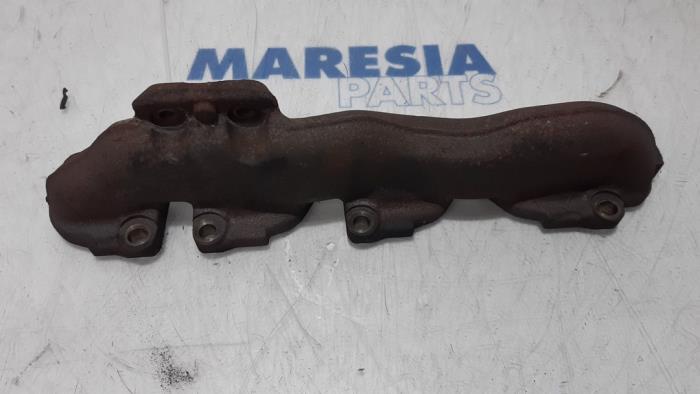 Używane Kolektor wydechowy Lancia Delta (844) 1.6 D Multijet 16V 120 Cena € 65,00 Procedura marży oferowane przez Maresia Parts