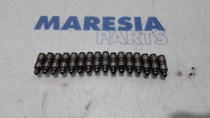 Gebrauchte Ventilstößel Lancia Delta (844) 1.6 D Multijet 16V 120 Preis € 25,00 Margenregelung angeboten von Maresia Parts