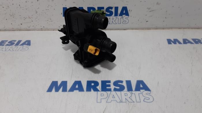 Używane Termostat Peugeot 308 (L3/L8/LB/LH/LP) 1.2 12V e-THP PureTech 130 Cena € 39,00 Procedura marży oferowane przez Maresia Parts
