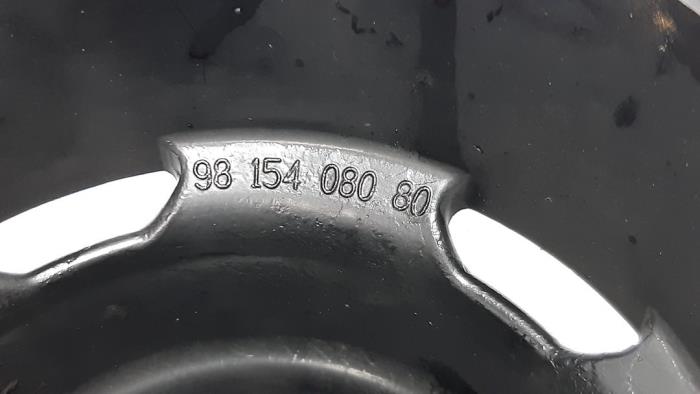 Crankshaft pulley from a Peugeot 308 (L3/L8/LB/LH/LP) 1.2 12V e-THP PureTech 130 2018