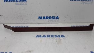 Used Sliding door rail, right Fiat Doblo Cargo (263) 1.6 D Multijet Price € 40,00 Margin scheme offered by Maresia Parts