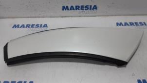 Used C-style sealing cover left Peugeot 308 CC (4B) 1.6 16V THP 155 Price € 105,00 Margin scheme offered by Maresia Parts