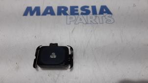 Usagé Capteur de pluie Peugeot 308 CC (4B) 1.6 16V THP 155 Prix € 35,00 Règlement à la marge proposé par Maresia Parts