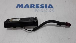 Used GPS antenna Peugeot 308 CC (4B) 1.6 16V THP 155 Price € 50,00 Margin scheme offered by Maresia Parts