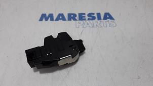Używane Mechanizm zamka tylnej klapy Peugeot 308 CC (4B) 1.6 16V THP 155 Cena € 25,00 Procedura marży oferowane przez Maresia Parts