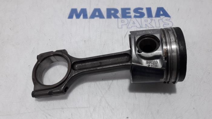 Usagé Piston Renault Master III (MA/MB/MC/MD/MH/MF/MG/MH) 2.3 dCi 16V Prix € 90,75 Prix TTC proposé par Maresia Parts