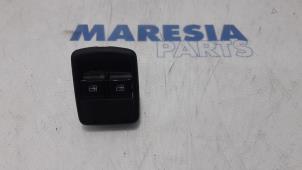 Used Multi-functional window switch Renault Trafic (1FL/2FL/3FL/4FL) 1.6 dCi 145 Twin Turbo Price € 60,50 Inclusive VAT offered by Maresia Parts