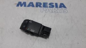 Usados Panel de control de radio Renault Trafic (1FL/2FL/3FL/4FL) 1.6 dCi 145 Twin Turbo Precio € 30,25 IVA incluido ofrecido por Maresia Parts