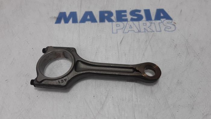 Connecting rod from a Peugeot 207/207+ (WA/WC/WM) 1.6 16V VTi 2007