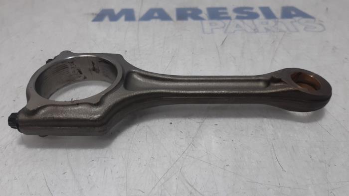 Connecting rod from a Peugeot 207/207+ (WA/WC/WM) 1.6 16V VTi 2007