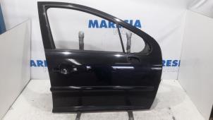 Używane Drzwi prawe przednie wersja 4-drzwiowa Peugeot 207 SW (WE/WU) 1.6 16V Cena € 75,00 Procedura marży oferowane przez Maresia Parts