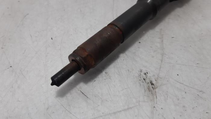 Injector (diesel) from a Renault Clio IV Estate/Grandtour (7R) 1.5 Energy dCi 90 FAP 2017