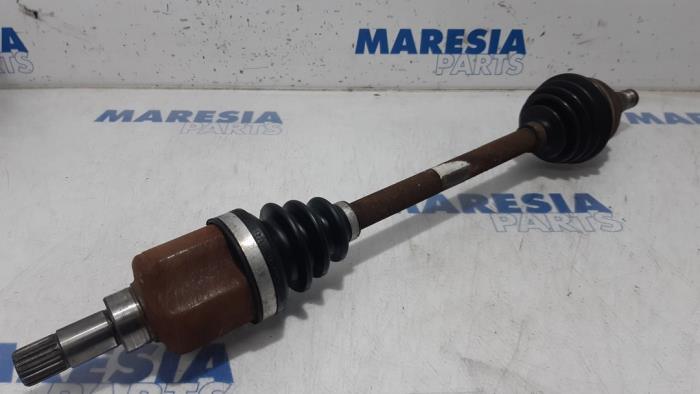 Front drive shaft, left from a Peugeot 207 SW (WE/WU) 1.6 16V 2007