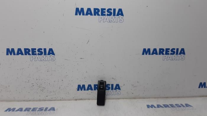 Usados Interruptor Peugeot 207 SW (WE/WU) 1.6 16V Precio € 20,00 Norma de margen ofrecido por Maresia Parts